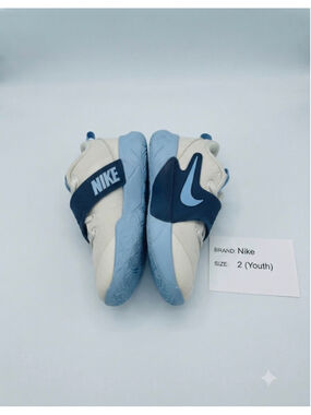 Boys Nike Basketball Sneakers Size 2 (Little Boy) White and Blue